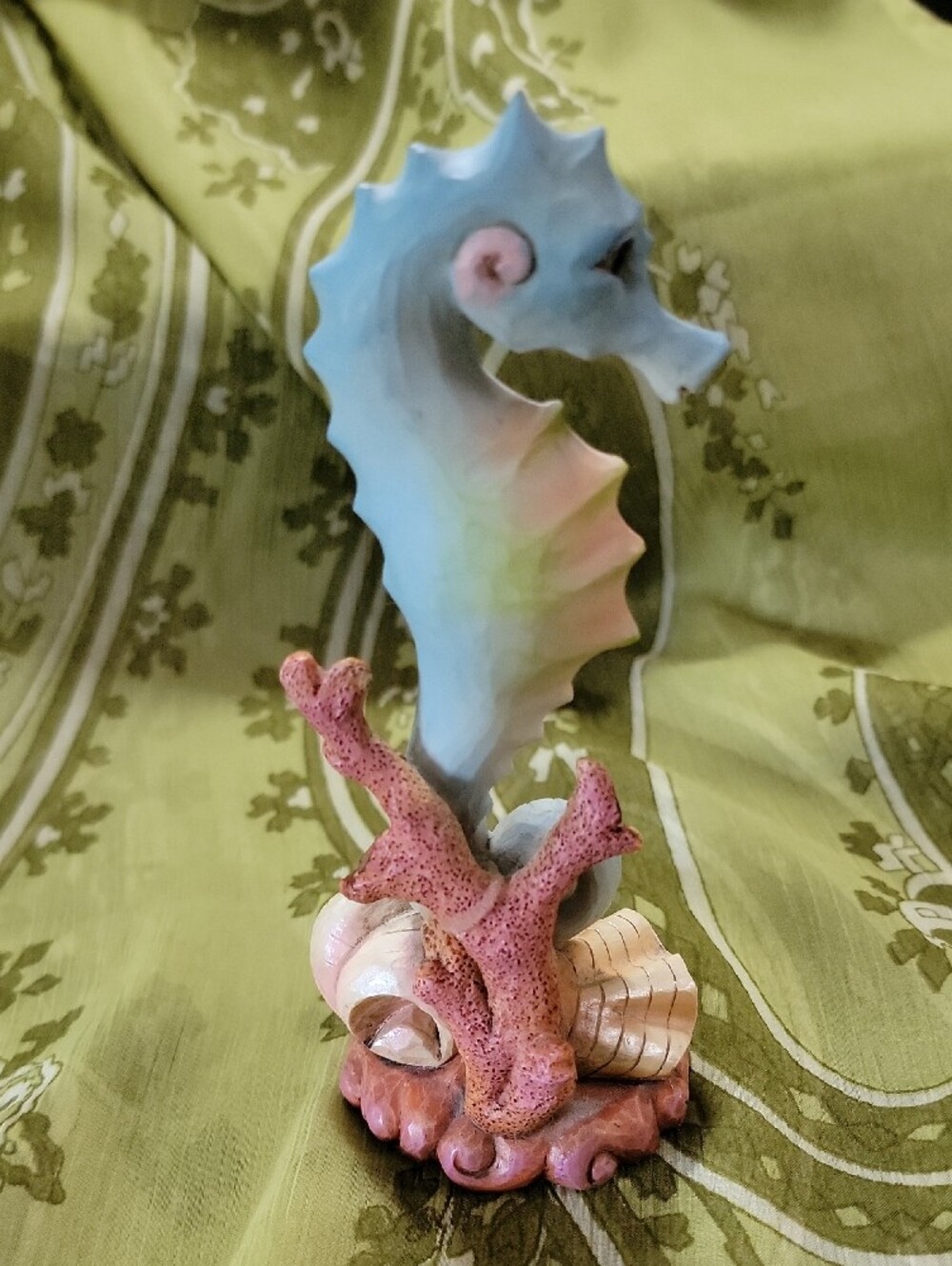 Jim Shore Light Blue and Cream Tidal Treasures Base Stamp Figurine Seahorse - Picture 4 of 5